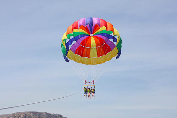 Parasailing și parapanta în Ammoudara Heraklion Creta Grecia