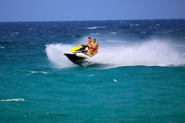 jet ski de închiriat în Ammoudara Heraklion CRETA Grecia