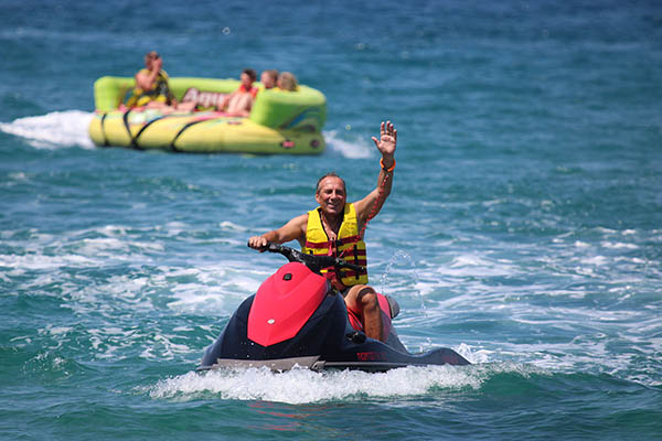 sporturi nautice - jet ski pe plaja Ammoudara - Heraklion CRETA